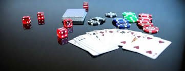 Dealer profesional di studio Lightning Baccarat papabet88